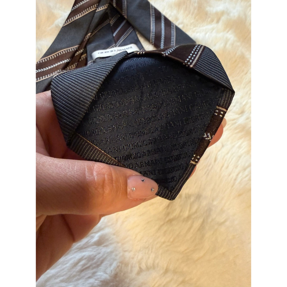 Preowned, Giorgio Armani striped necktie made in Italy from 100% silk. - Picture 3 of 3